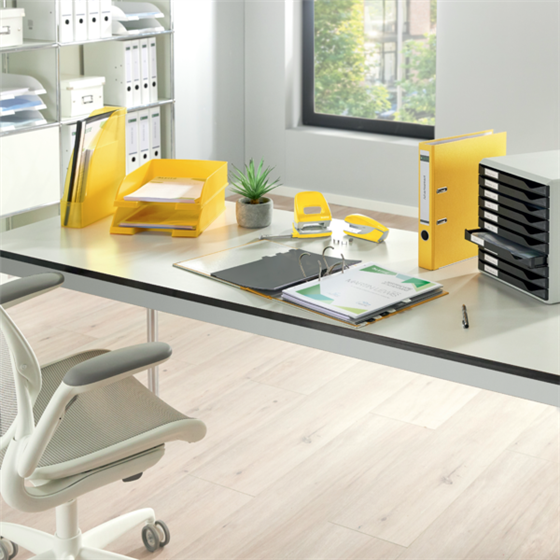 Archivador De Palanca Clásico Jaspeado 180º Leitz, Co2 Compensado, 100% Cartón Reciclado Amarillo