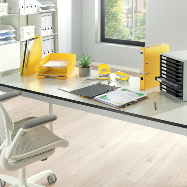 Archivador De Palanca Clásico Jaspeado 180º Leitz, Co2 Compensado, 100% Cartón Reciclado Amarillo