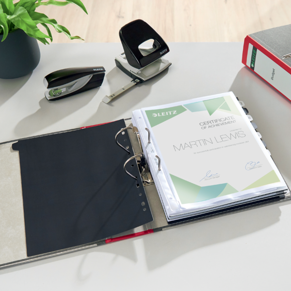 Archivador De Palanca Clásico Jaspeado 180º Leitz, Co2 Compensado, 100% Cartón Reciclado Rojo A4 Lomo: 80 Mm.