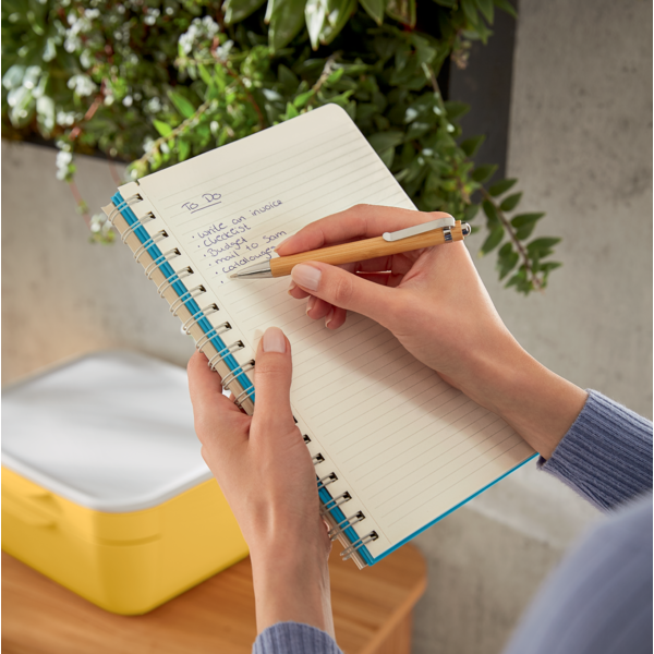 Cuaderno Leitz Cosy Touch con rayas, con encuadernación wiro B5 80 H. Papel de 100 grs, certificado FSC®.