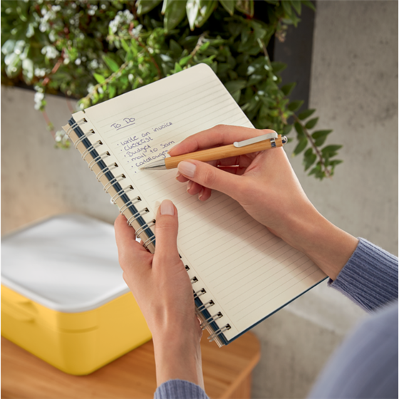 Cuaderno Leitz Cosy Touch con rayas, con encuadernación wiro B5 80 H. Papel de 100 grs, certificado FSC®.