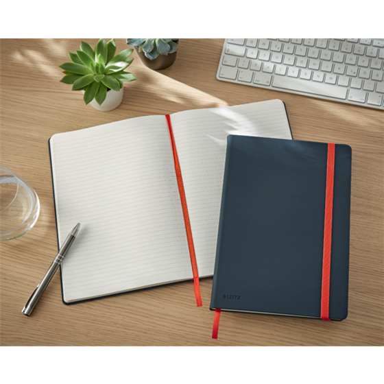 Cuaderno Leitz Cosy Touch con rayas con tapa dura B5 80 H. Papel de 100 grs, certificado FSC®.