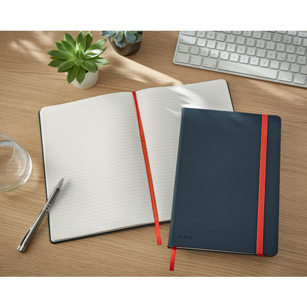 Cuaderno Leitz Cosy Touch con rayas con tapa dura B5 80 H. Papel de 100 grs, certificado FSC®.