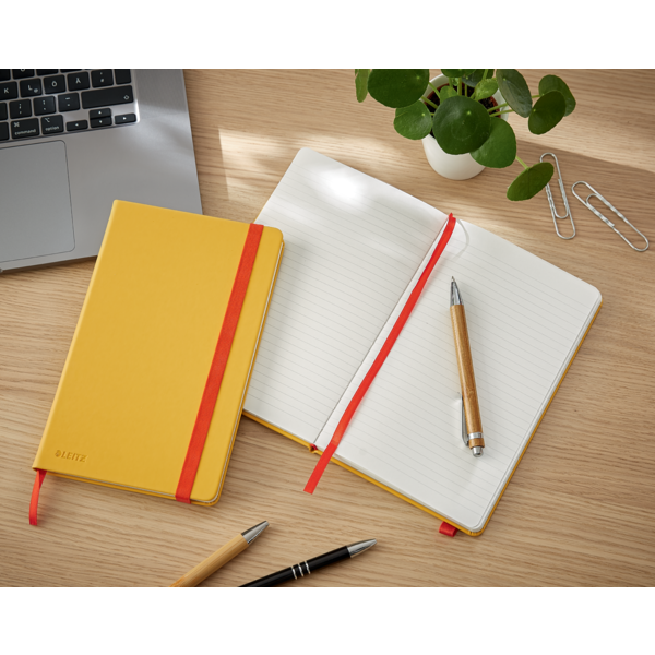 Cuaderno Leitz Cosy Touch con rayas con tapa dura A5 80 H. Papel de 100 grs, certificado FSC®.