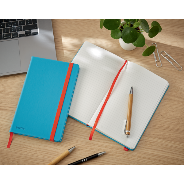 Cuaderno Leitz Cosy Touch con rayas con tapa dura A5 80 H. Papel de 100 grs, certificado FSC®.