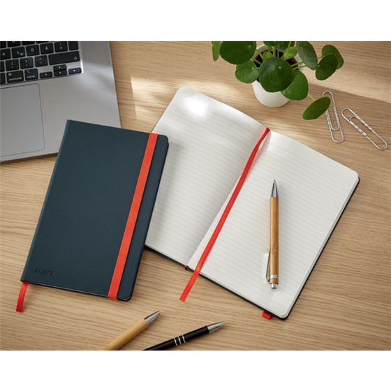 Cuaderno Leitz Cosy Touch con rayas con tapa dura A5 80 H. Papel de 100 grs, certificado FSC®.