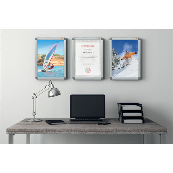 Marco Publicitario Nobo De 700 × 1000 Mm Plata