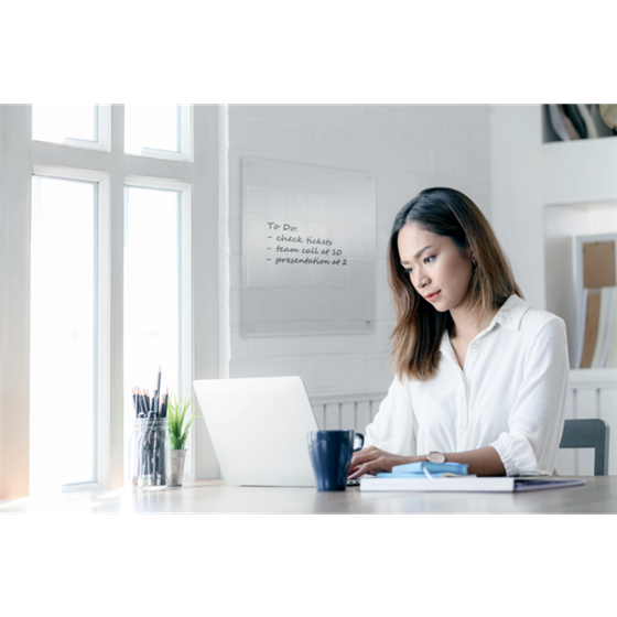 Mini Pizarra De Acrílico Transparente Nobo De Escritorio O De Pared De 450X450 Mm Transparente