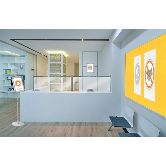 Pie Con Marco Publicitario A4 Nobo Plata