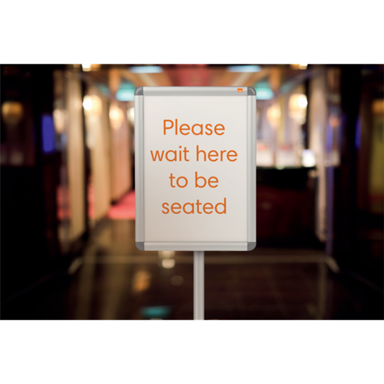 Pie Con Marco Publicitario A4 Nobo Plata