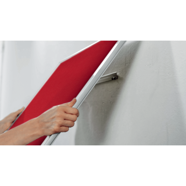 Tablero De Anuncios De Fieltro De Formato Panorámico Nobo Impression Pro De 1550X870 Mm Rojo