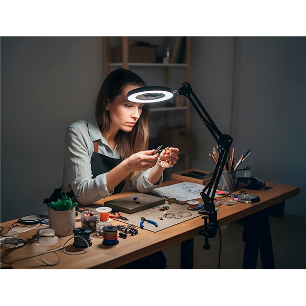 Lampara de escritorio q-connect hadar led 8w 380lm aluminio con pinza y lupa brazo doble color negro
