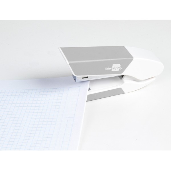 Grapadora liderpapel con regalo de extraegrapas y caja de 1000 grapas 26/6 capacidad 20h color gris