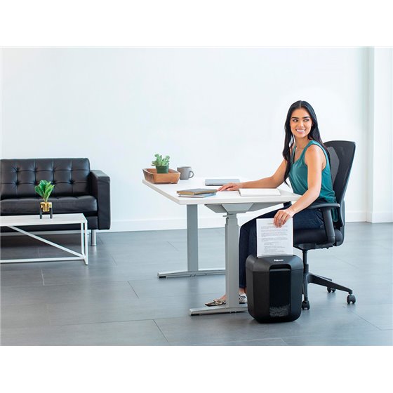 Destructora De Documentos Fellowes Lx-45 Capacidad De Corte 8 Hojas P4 Destruye Grapas Clips Y Tarjetas