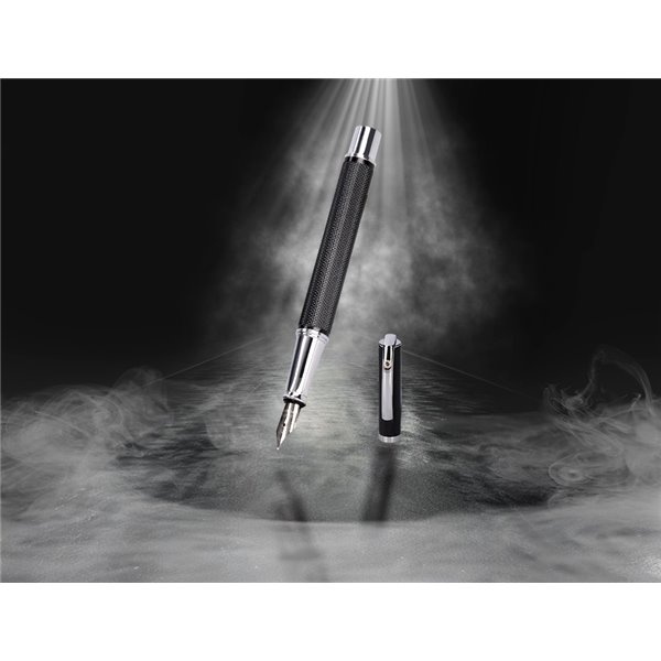 Pluma Y Estuche Belius Turbo Aluminio Textura Punteada Color Negro Y Plateado Tinta Azul Caja De Diseño